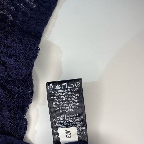 RW& Co Navy blue camisole with lace overlay - Picture 4 of 6